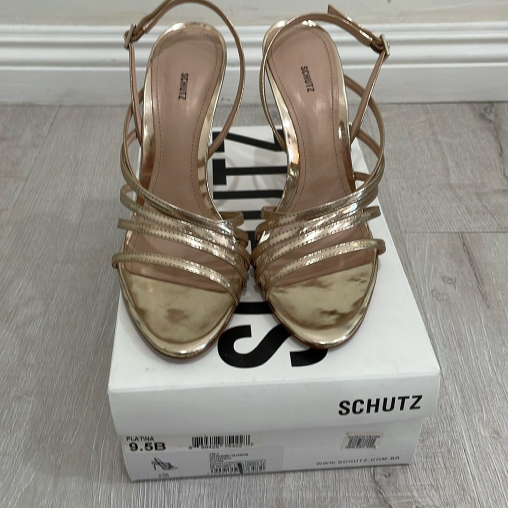 Elegant gold sandal
